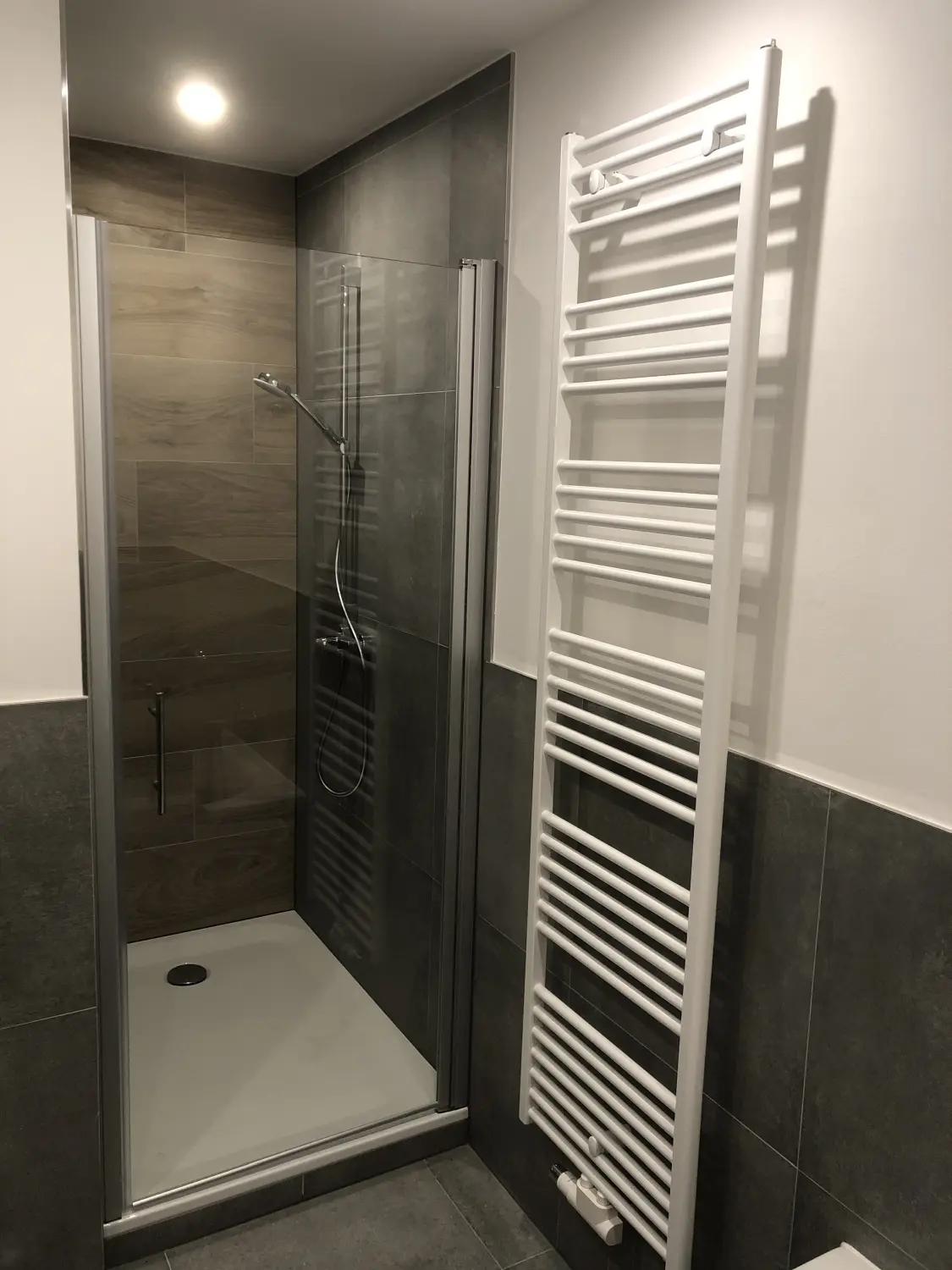 Badezimmer von  KuLa Immobilien GmbH